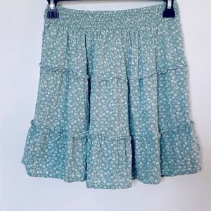 Hollister dainty floral High-rise skirt Size smalll 💐
